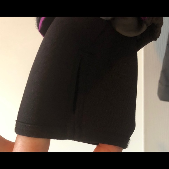 Women’s Ultimate Terrain Rain Jacket - Picture 2 of 5